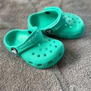 CROCS Toddlers Teal Green Classic Clog Sandals sz 4 New